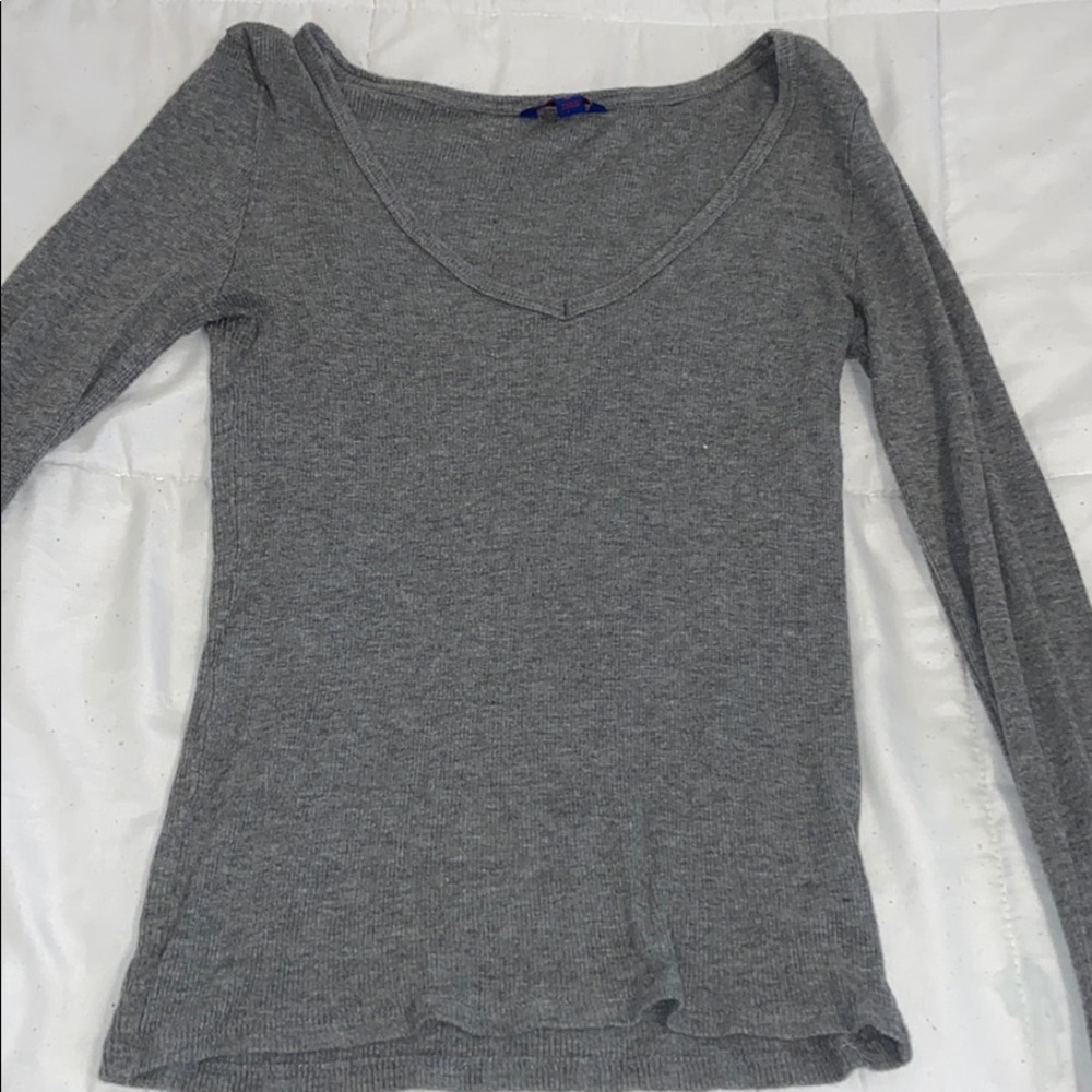 grey long sleeve v neck